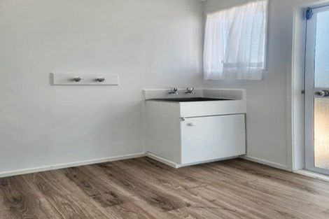 Photo of property in 1/5 Myna Place, Weymouth, Auckland, 2103