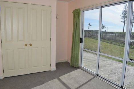 Photo of property in 68 Marine Parade, Otaki Beach, Otaki, 5512