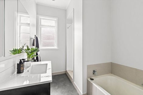 Photo of property in 1006 Saint Aubyn Street East, Parkvale, Hastings, 4122