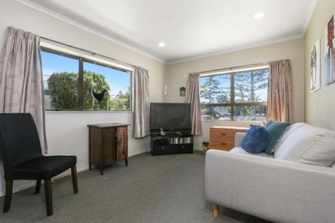 Photo of property in 12 Cyclades Place, Shelly Park, Auckland, 2014