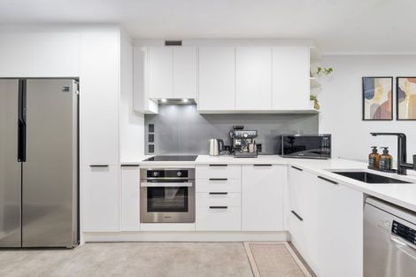 Photo of property in 11/17 Harbour View Road, Te Atatu Peninsula, Auckland, 0610