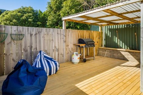 Photo of property in 4 Bell Street, Tawa, Wellington, 5028