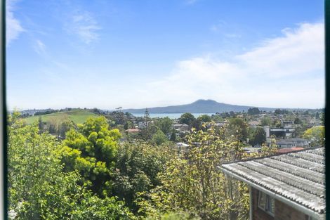 Photo of property in 33b Dalwhinnie Parade, Highland Park, Auckland, 2010