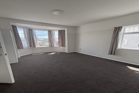 Photo of property in 16 Glendavar Street, Berhampore, Wellington, 6023