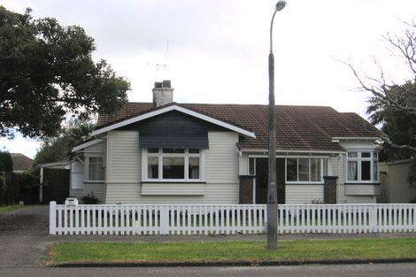 Photo of property in 27 Argyle Avenue, Takaro, Palmerston North, 4410