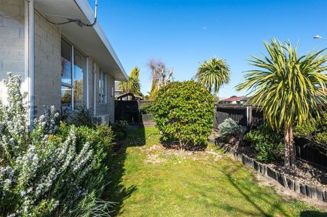 Photo of property in 8a Tamarisk Place, Parklands, Christchurch, 8083