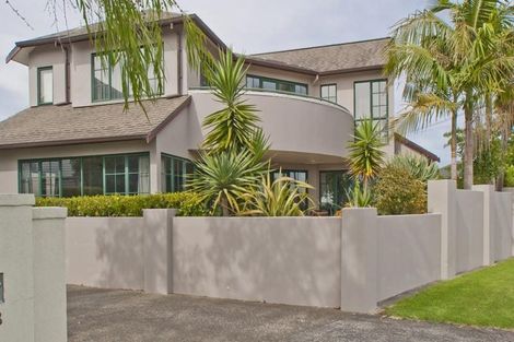 Photo of property in 2 Beach Road, Mellons Bay, Auckland, 2014