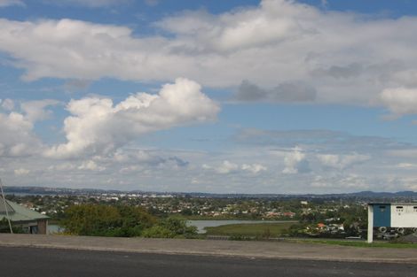 Photo of property in 129a Luckens Road, West Harbour, Auckland, 0618