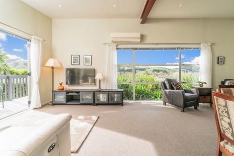 Photo of property in 7 Empressa Heights, Helensville, 0800