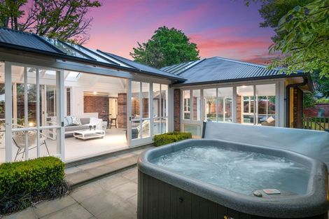 Photo of property in 168 Fendalton Road, Fendalton, Christchurch, 8052