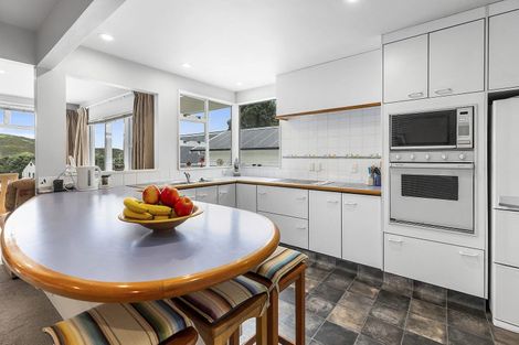 Photo of property in 32 Paremata Crescent, Paremata, Porirua, 5024