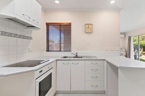 Photo of property in 2/16 Montilla Place, Manurewa, Auckland, 2102