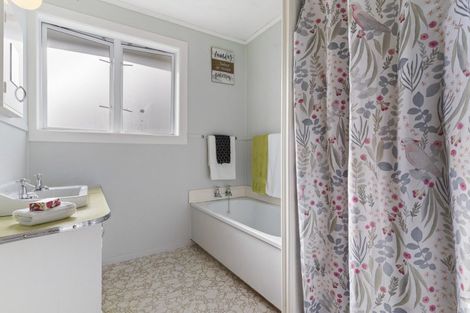 Photo of property in 71 Ridge Road, Howick, Auckland, 2014