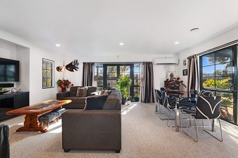 Photo of property in 1 Stonebridge Park Drive, Holdens Bay, Rotorua, 3010