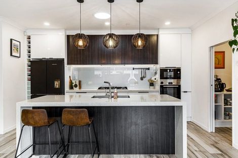 Photo of property in 9 Walter Ruddock Avenue, Kumeu, 0810