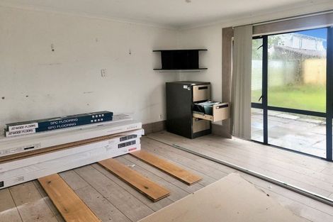 Photo of property in 32 Becker Drive, Weymouth, Auckland, 2103