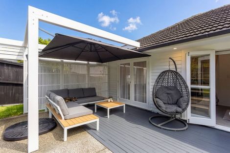 Photo of property in 70 Selwyn Crescent, Forrest Hill, Auckland, 0620