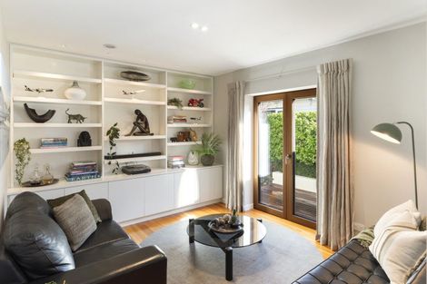 Photo of property in 18 College Avenue, Strowan, Christchurch, 8052