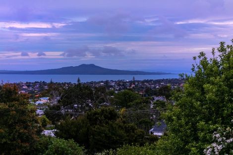 Photo of property in 453 East Coast Road, Murrays Bay, Auckland, 0630