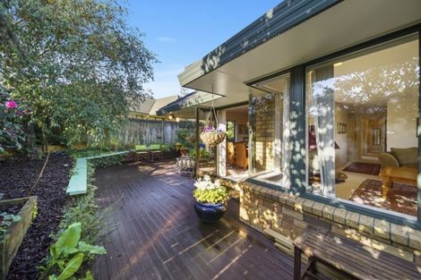 Photo of property in 1/20 Limerick Place, Dannemora, Auckland, 2016