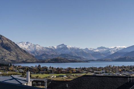 Photo of property in 10 Mataraki Place, Wanaka, 9305