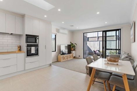 Photo of property in 20 Orona Place, Takanini, 2112