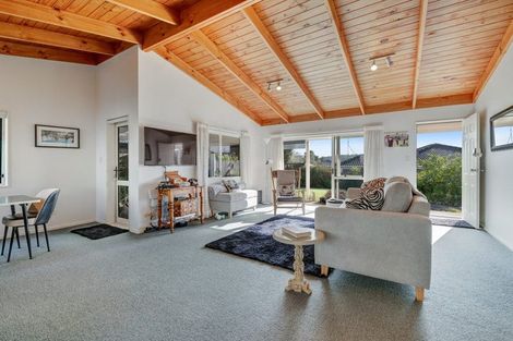 Photo of property in 72 Cabeleigh Drive, Helensville, 0800