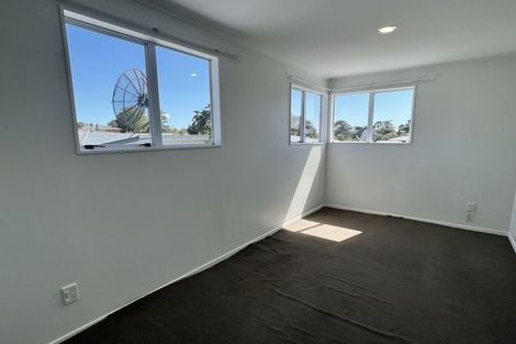 Photo of property in 1/12 De Thiery Place, Pakuranga Heights, Auckland, 2010