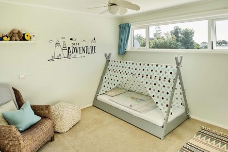 Photo of property in 5 Te Pari Pari Road, Pukerua Bay, 5026