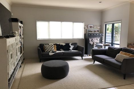 Photo of property in 1/5 Carole Crescent, Pakuranga, Auckland, 2010