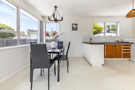 Photo of property in 13 Ewbank Place, Manurewa, Auckland, 2102