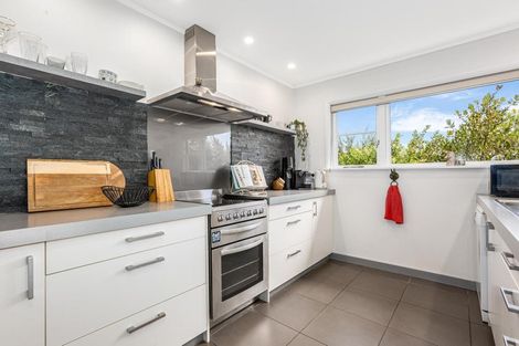 Photo of property in 17 Kiriwai Road, Paremata, Porirua, 5024