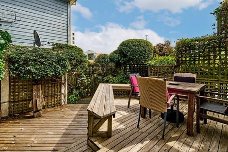 Photo of property in 2 Hay Street, Oriental Bay, Wellington, 6011
