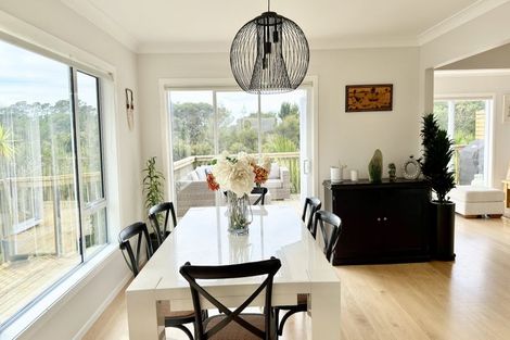 Photo of property in 42 Ravenstone Place, Chatswood, Auckland, 0626