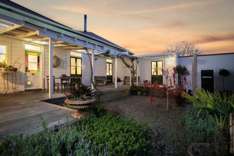 Photo of property in Finnis House, 31 Napier Terrace, Hospital Hill, Napier, 4110