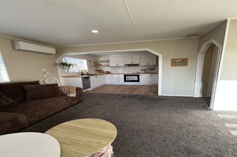 Photo of property in 17 Baillie Crescent, Carterton, 5713