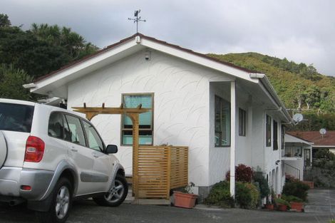 Photo of property in 20 Summit Road, Fairfield, Lower Hutt, 5011