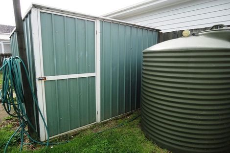 Photo of property in 11 Gibbons Road, Weymouth, Auckland, 2103