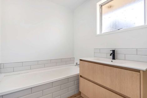 Photo of property in 24 Leaver Place, Weymouth, Auckland, 2103