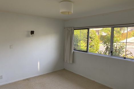 Photo of property in 98 Chelsea View Drive, Chatswood, Auckland, 0626