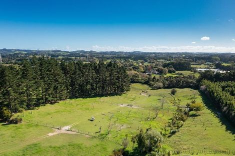 Photo of property in 412 Taupaki Road, Kumeu, 0892