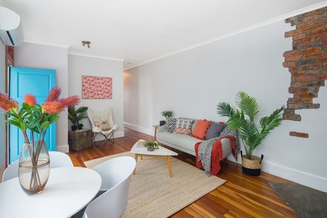 Photo of property in 180 Sutherland Road, Lyall Bay, Wellington, 6022