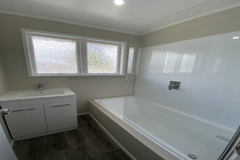 Photo of property in 9 Shale Avenue, Massey, Auckland, 0614