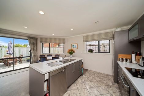 Photo of property in 9a Wilton Street, Westown, New Plymouth, 4310