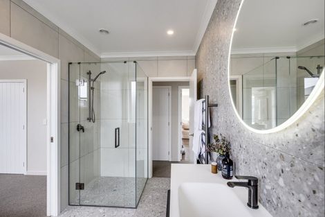 Photo of property in 15 West Place, Greenmeadows, Napier, 4112