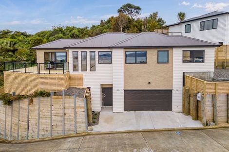 Photo of property in 14 Poto Road, Normandale, Lower Hutt, 5010