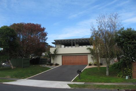 Photo of property in 2 Copperfield Terrace, Mellons Bay, Auckland, 2014