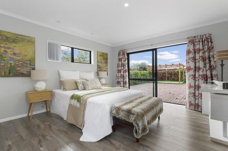 Photo of property in 22 Whitford Place, Rototuna North, Hamilton, 3210