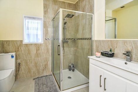 Photo of property in 16 Ranfurly Road, Papatoetoe, Auckland, 2104