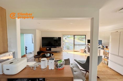 Photo of property in 133 Oreil Avenue, West Harbour, Auckland, 0618